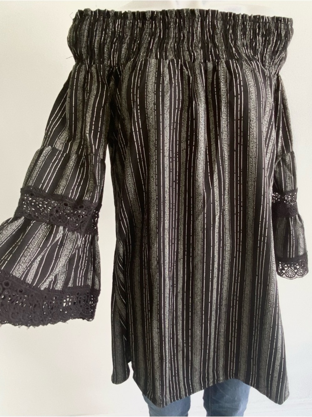 3/$25 Kiwi & Punch Off-Shoulder Black & White Striped Tunic Top‎ XL